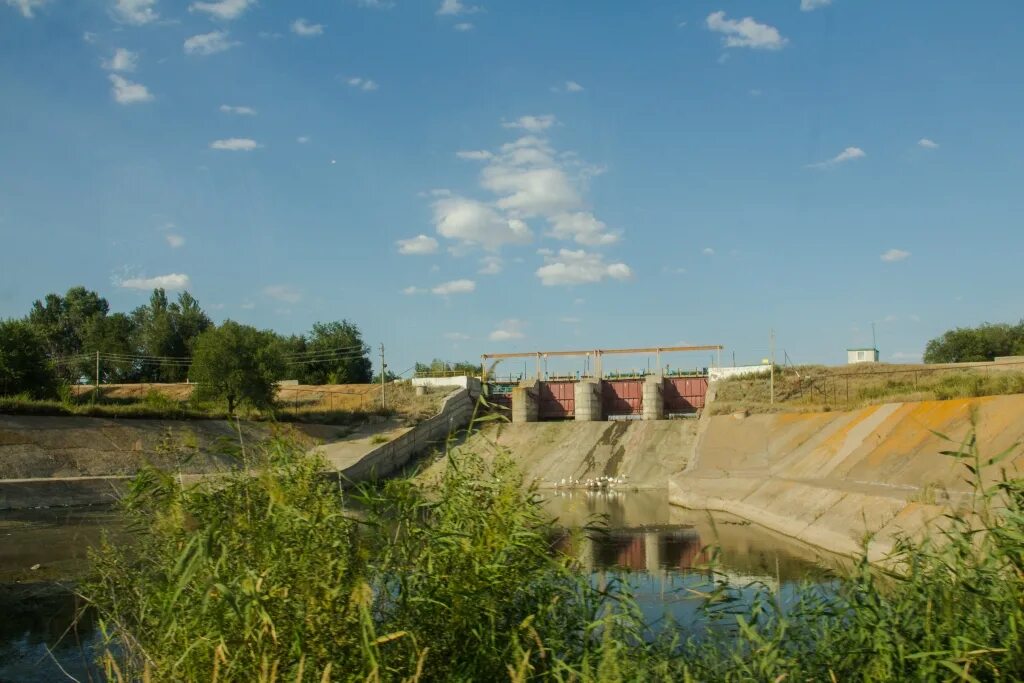 Сорочинская платина. Лебедевское водохранилище. Лебедевское водохранилище Саратовская область. Лебедевское водохранилище Краснокутский район. Саратовская область Краснокутский район Лебедевское водохранилище.