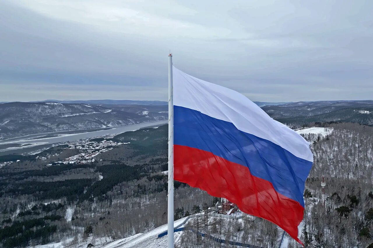 Размер флага в красноярске. Размер флага в красноярске. Размер флага в красноярске. Флагшток в красноярске на николаевской сопке. Флагшток в красноярске на николаевской сопке.