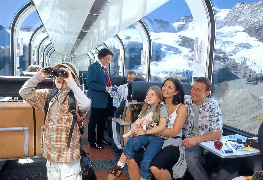 Гласье экспресс Швейцария. Панорамные поезд Бернина экспресс. Панорамный поезд в Швейцарии Бернина. Путешествие на поезде.