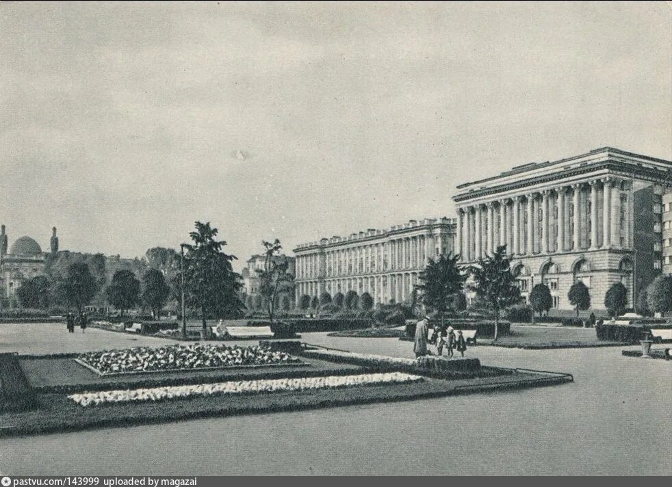 Дворцовая площадь в санкт-петербурге 1917. Дворцовая площадь спб. Ночная дворцовая площадь спб. Марсово поле санкт-петербург 19 век. Аитер площадь революции.