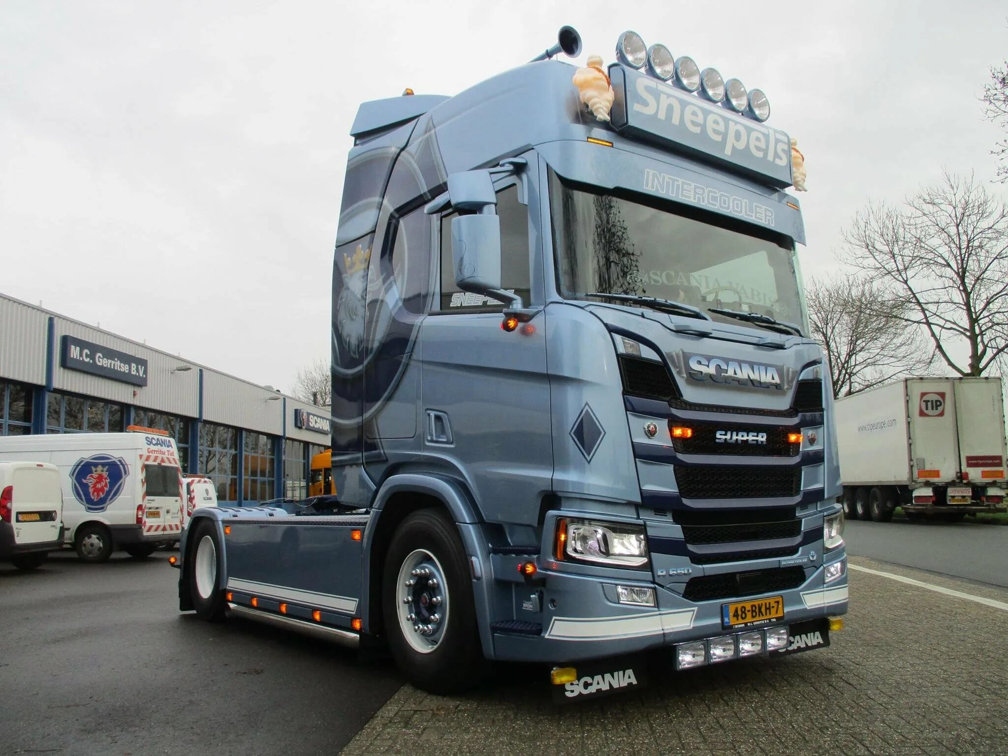 Скания легковая. Фуры скания тюнинговые. Scania r999 red pearl. Scania 470. Грузовик.