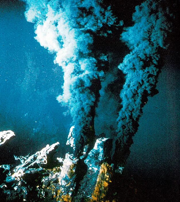Черные курильщики океана. Глубоководные гидротермальные источники. Черные курильщики. Гидротермальные источники черные курильщики. Черные курильщики». Гидротермальные источники в океане..