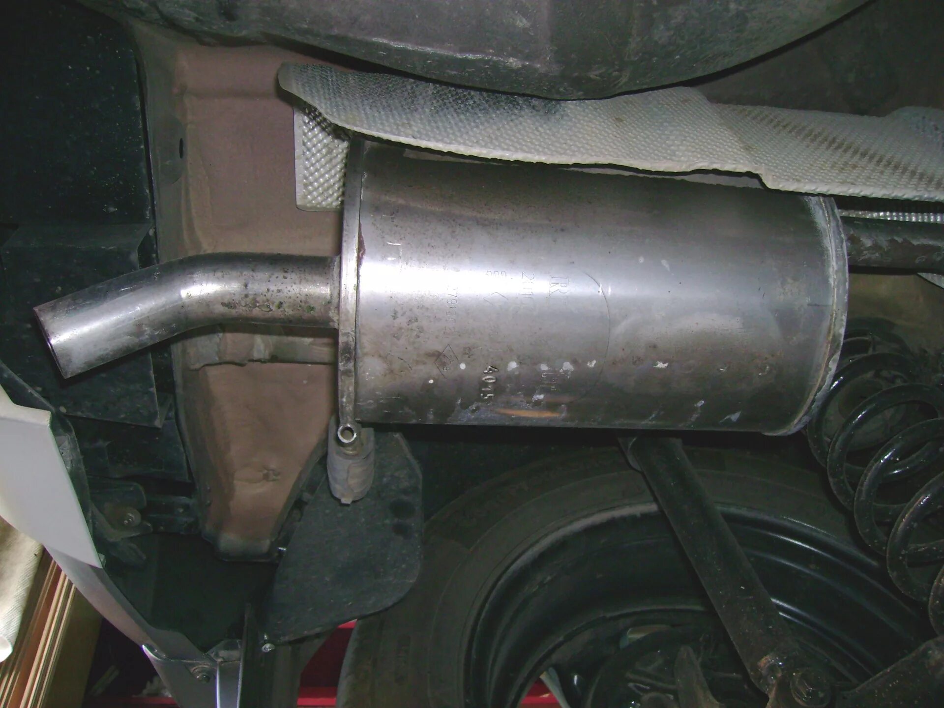 Термоэкран глушителя. Тепловой экран глушителя ваз 2107. тепловой экран глушителя ваз 2110. тепловой экран ваз 2107. рено сандеро 2 глушитель.