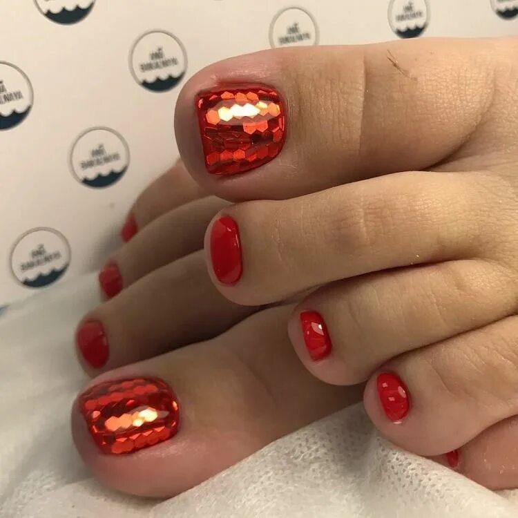 2019 Красный педикюр с другими цветовыми покрытиями 71 фото Toe nail designs for