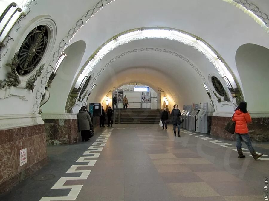 Площадь восстания какое метро. Станция площадь восстания. площадь восстания метро. питер метро площадь восстания. станция метро площадь восстания.