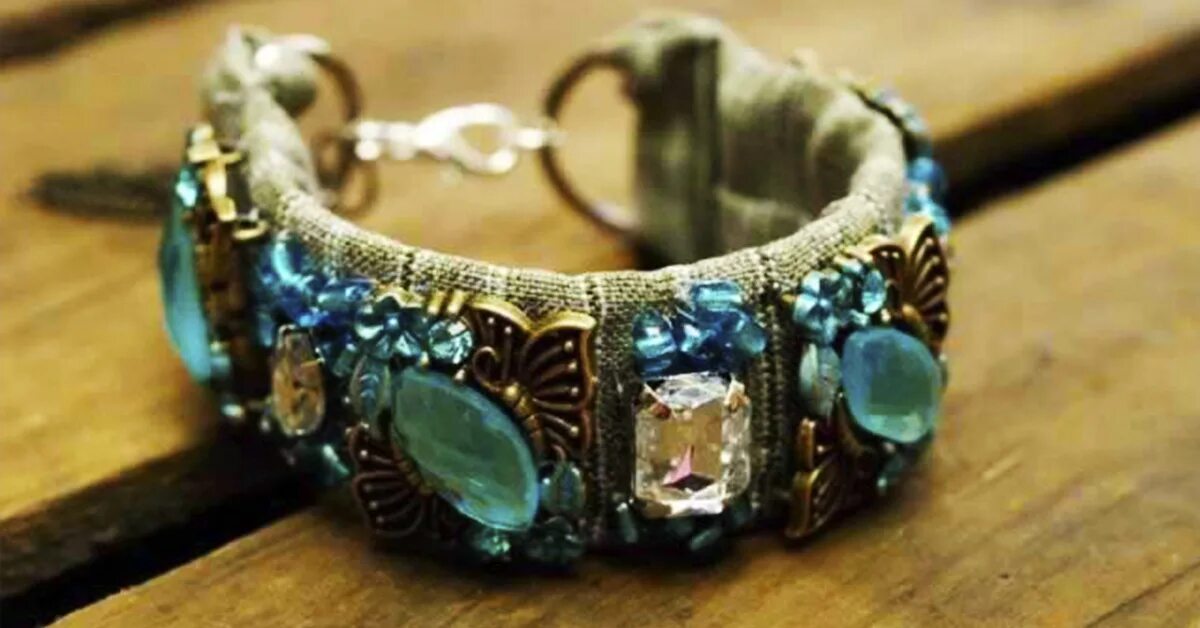 кошелёк российская империя. деревянные заколки. бусы из джинсы. Russian handmade. игрушки расписанные хохломой.