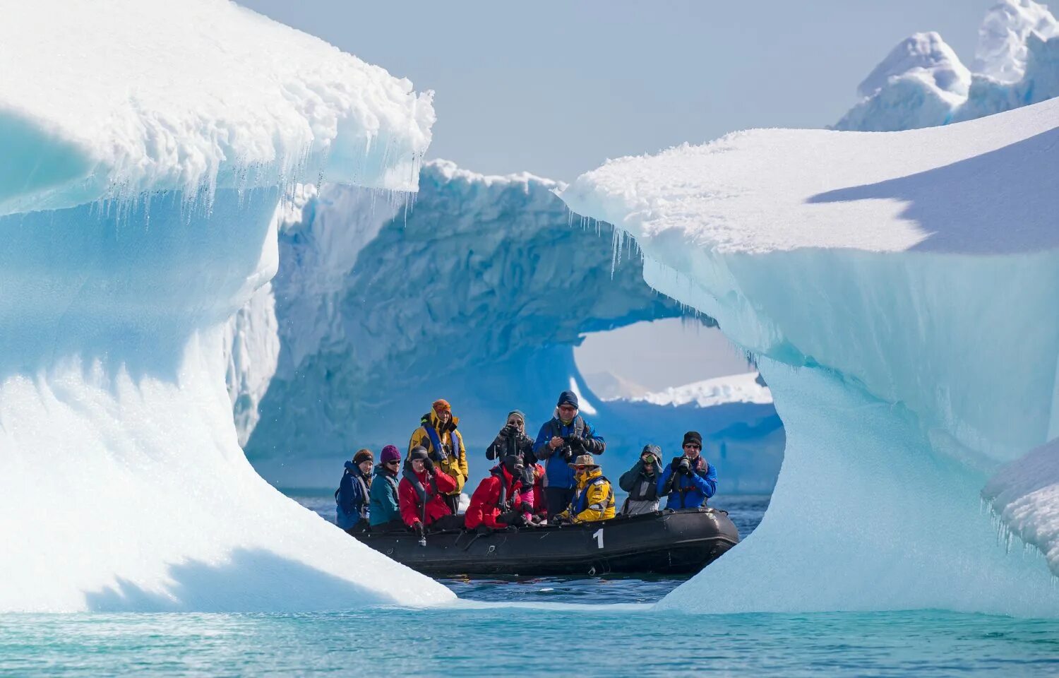 Дата антарктида. Magellan explorer antarctica. круиз в антарктиду. антарктида каяки. путешествие в антарктиду.
