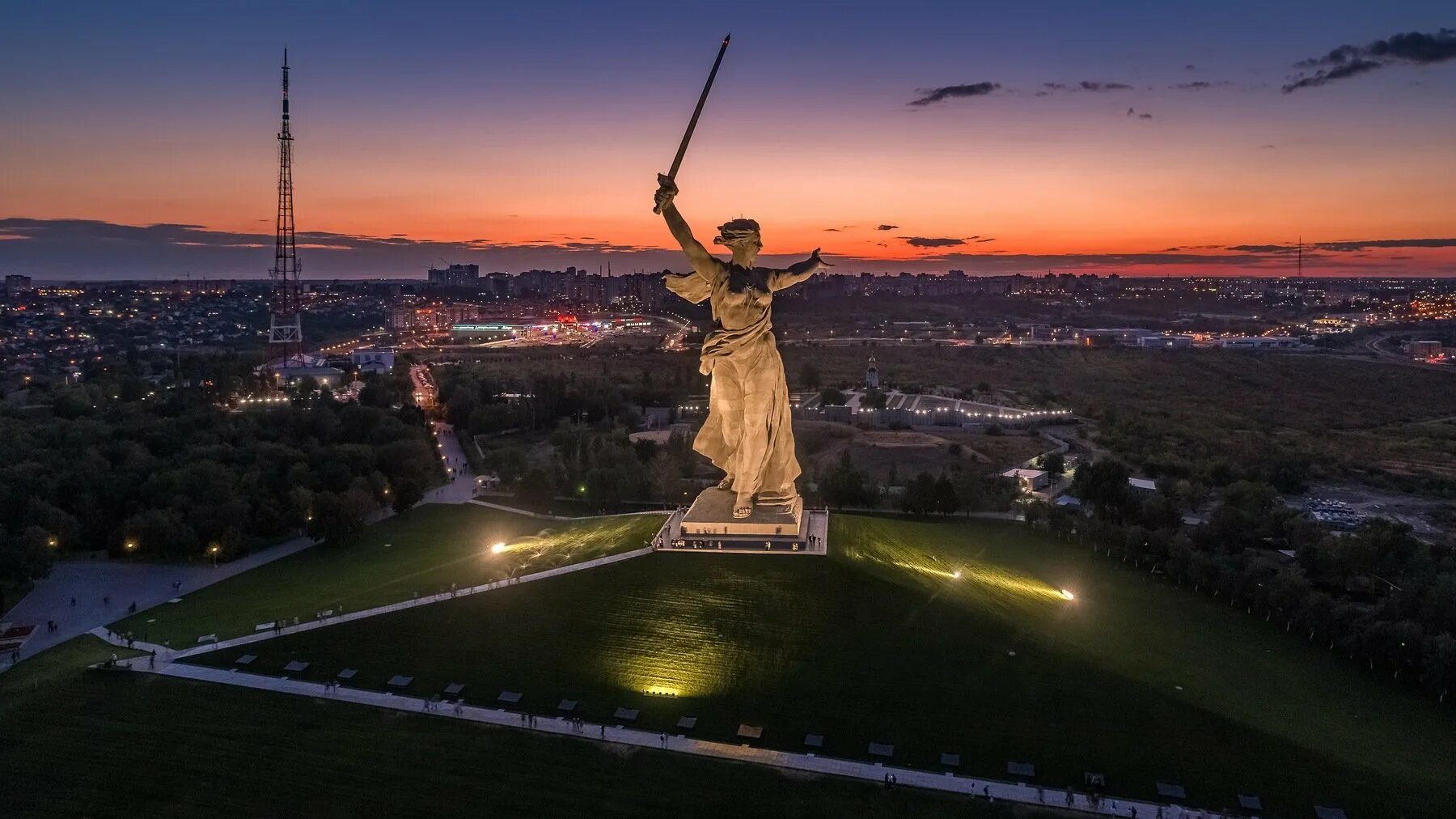 Г мати. Волгоград Родина мать Мамаев Курган. Памятник Мамаев Курган в Волгограде. Монумент Родина мать в Волгограде. Мамаев Курган, монумент «Родина-мать».Волгоград..