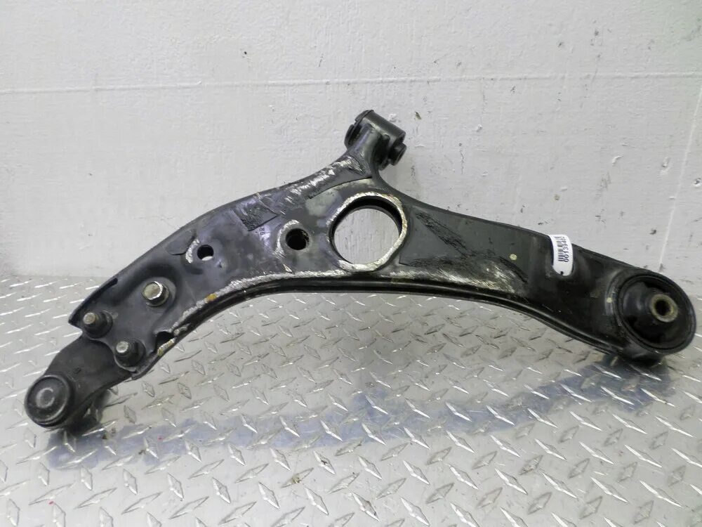 Передняя подвеска соната тагаз 2. Передний рычаг хендай соната тагаз. Верхний рычаг соната тагаз. Соната нижний рычаг. Рычаг передней подвески соната 3.