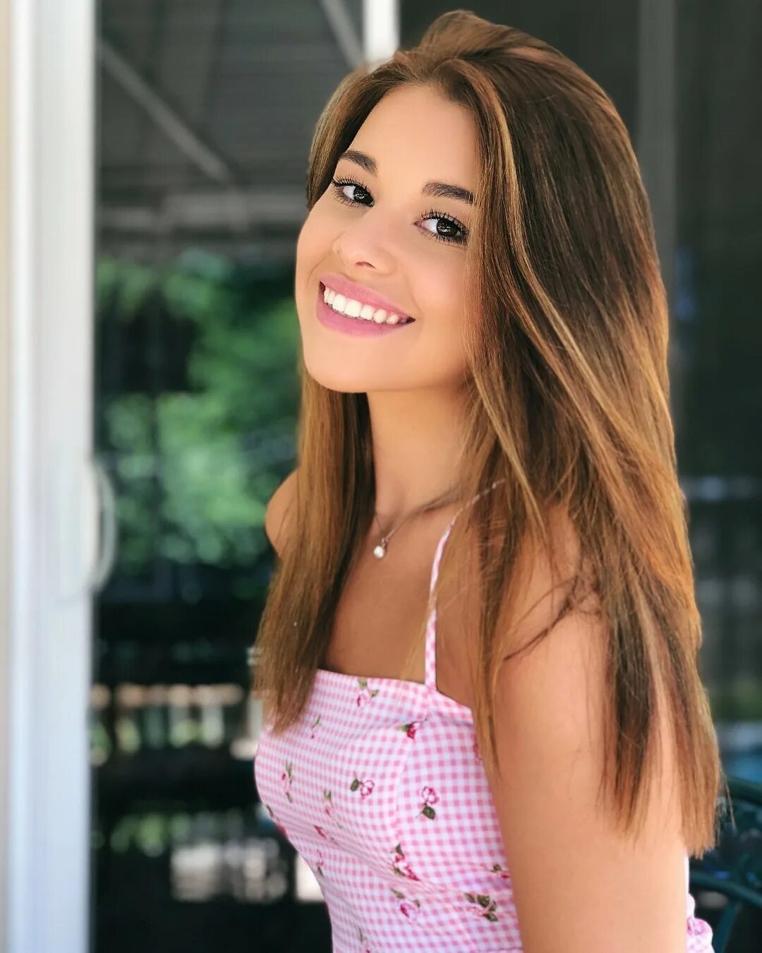 Анастасия вербовая и тимати. Марлен вальдеррама альварес улыбается. Марлен вальдеррама альварес. Образ соблазнительной женщины в рекламе. Хилари дафф брюнетка фото.