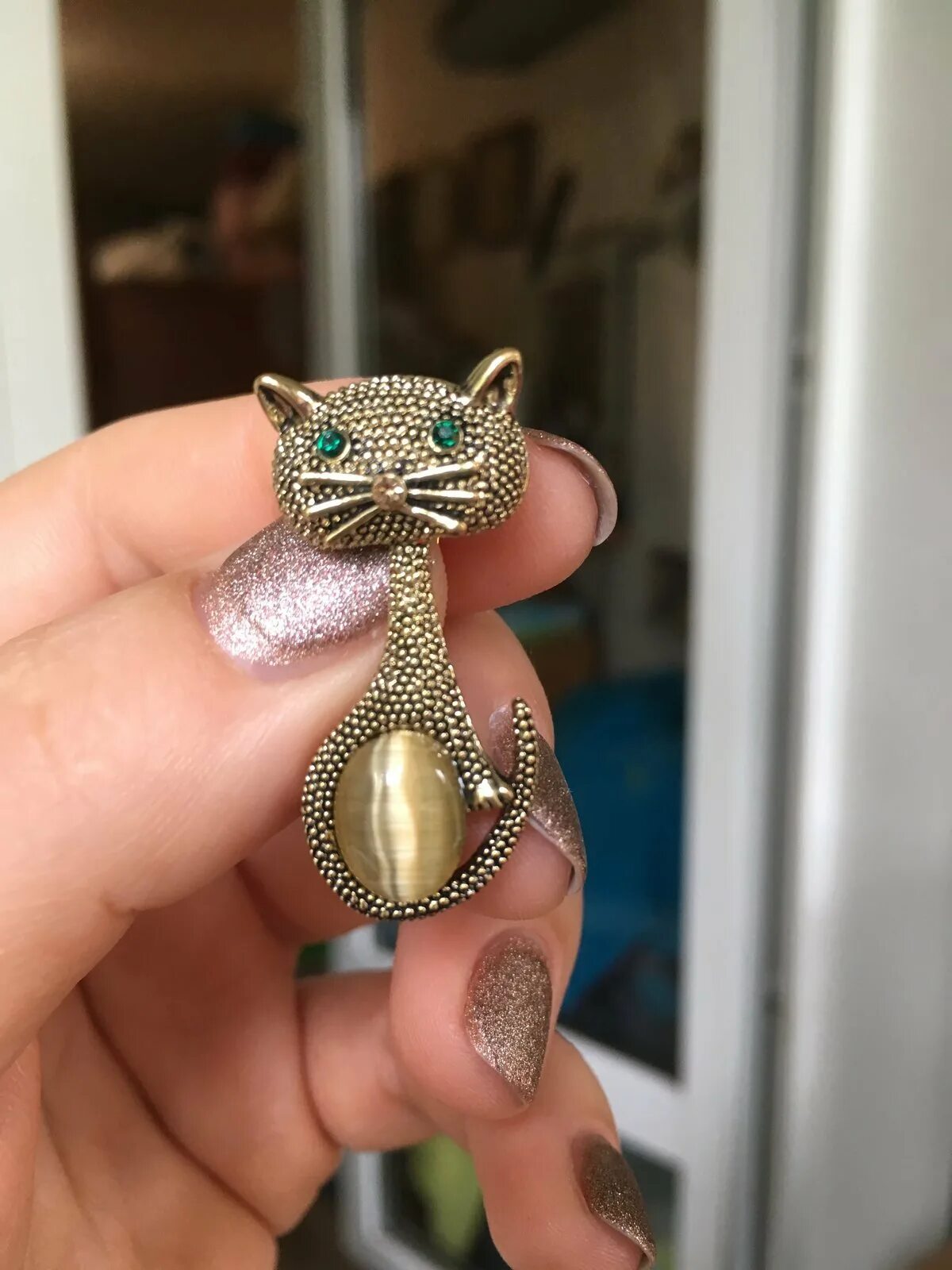 Брошь с кошкой. Брошь кошка ювелирная. Брошь с кошкой. Ювелирное украшение кошка. Брошь черный кот.