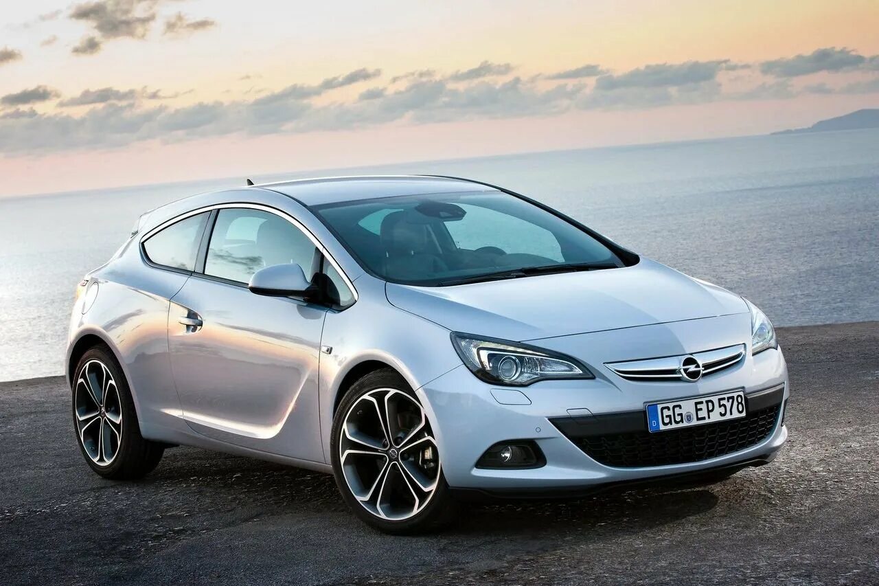 Купить опель j хэтчбек. Opel Astra GTC 1.6. Opel Astra GTC 2020 купе. Opel Astra GTC 2012.