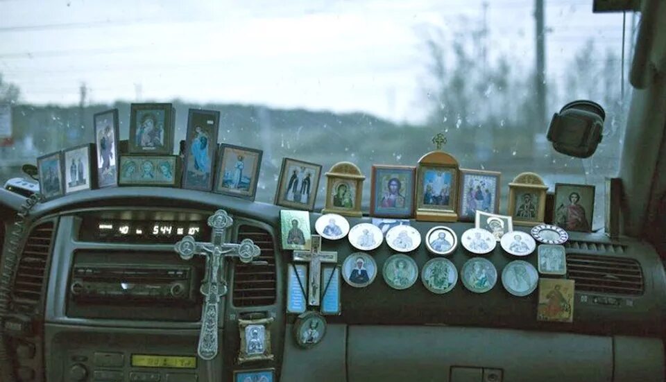 Можно икону в машину. Можно икону в машину