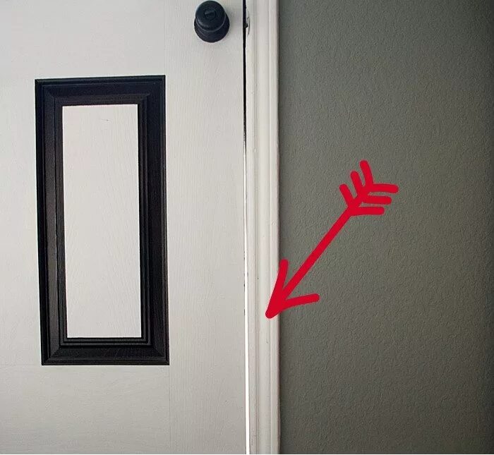 Frame gap. Narrow gap в двери. a crack between a door and its frame.