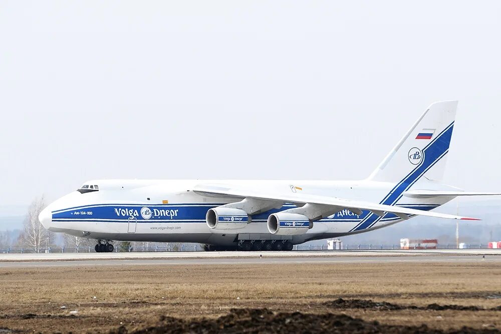 Волга днепр ан 124 авиакомпании. Mercedes w124 coupe amg. Российская 124. Mercedes benz w124 coupe. Российская 124.