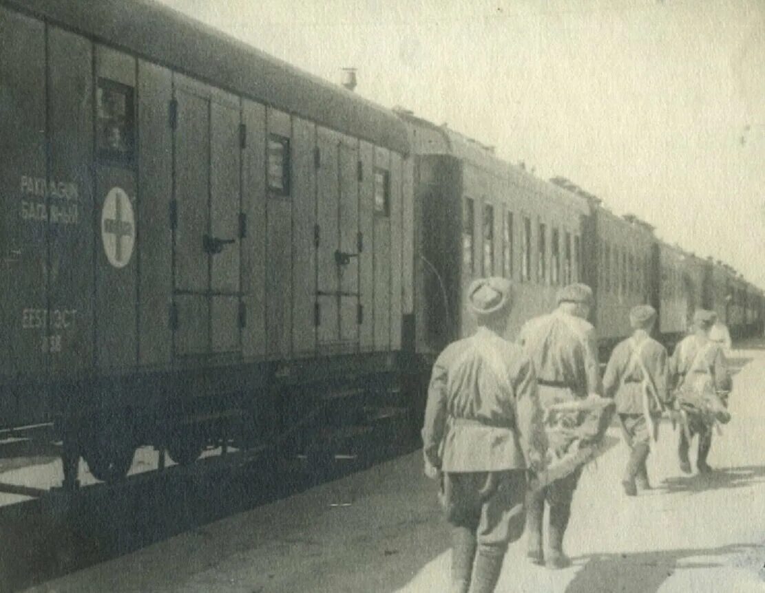 Поезд госпиталь. Санитарный поезд в годы Великой Отечественной войны. Санитарные поезда в войну 1941-1945. Санитарный эшелон в годы Великой Отечественной войны. Санитарные поезда во время Великой Отечественной войны.