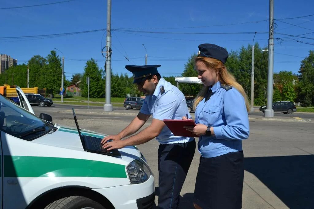 Телефон заволжских приставов. Приставы ГИБДД. Рейд ГИБДД И приставов. Рейд судебных приставов. Приставы с ДПС.