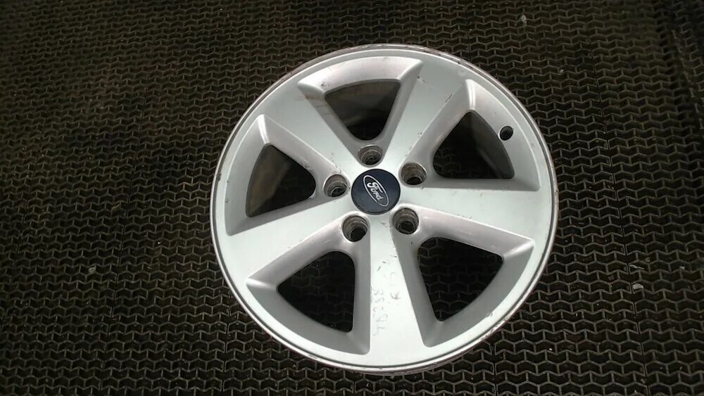 Диск литой ford r15. Литые диски ford focus 2. Диск литой на форд фокус реплика купить. Купить крышку на литой диск форд мондео. Диск ford focus r15.