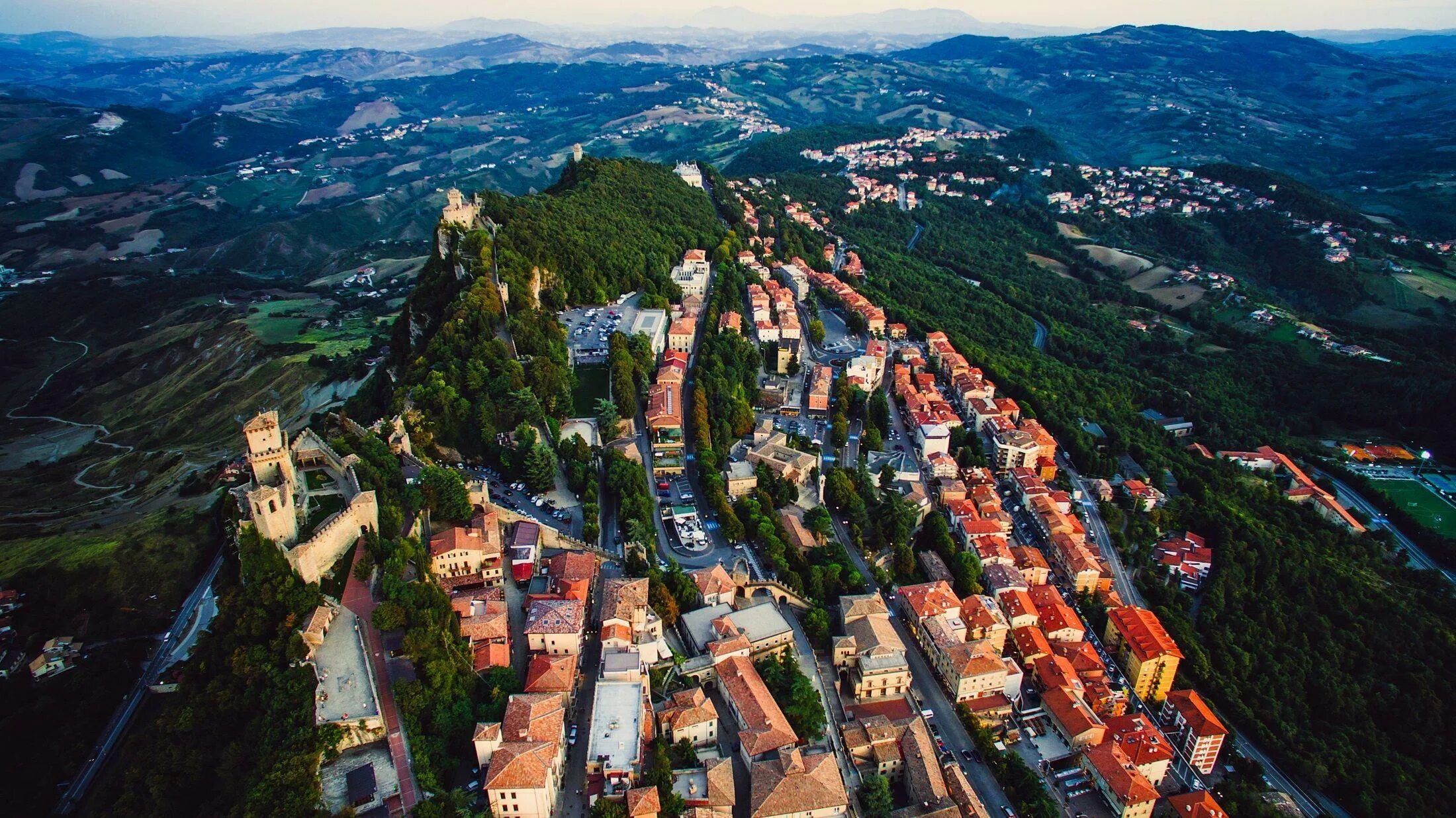 Сан Марино Италия. San Marino (Сан Марино). Сан Марино столица Италия. Сан Марино с высоты птичьего полета