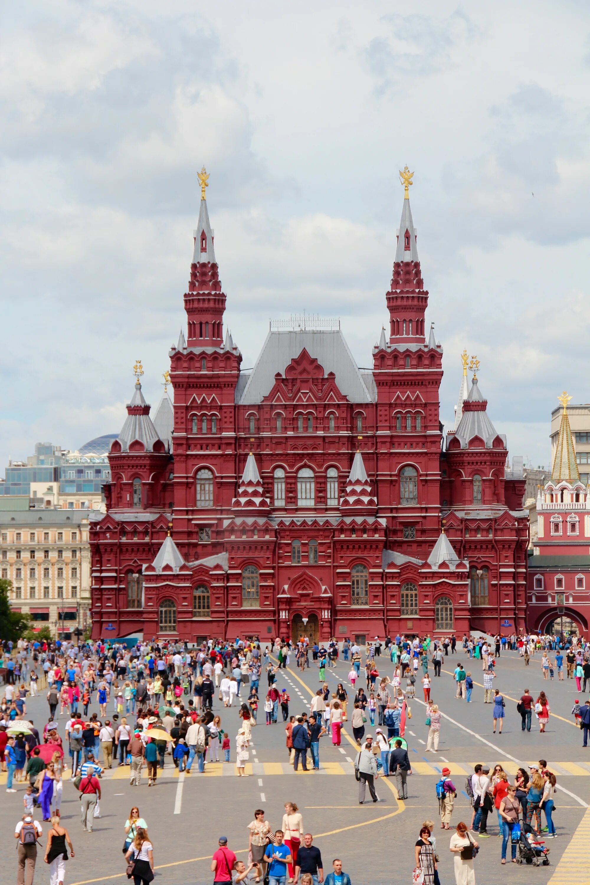 Площадь красной площади в Москве. Центр Москвы красная площадь. Красное здание на красной площади в Москве. Krasnoy Ploshad площадь красной.