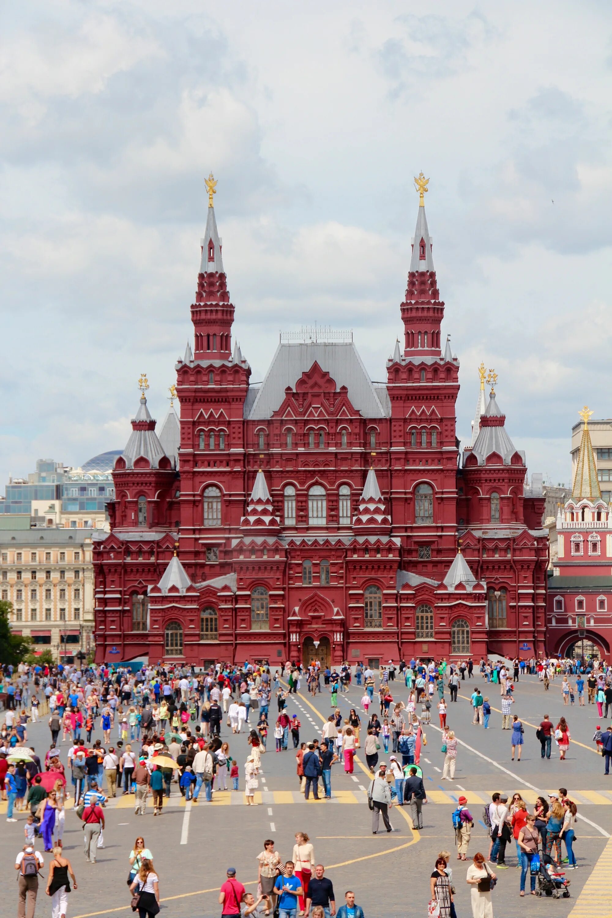 Достопримечательности можно увидеть на красной площади. Москва red square. площадь красной площади в москве. центр москвы красная площадь. красное здание на красной площади в москве.