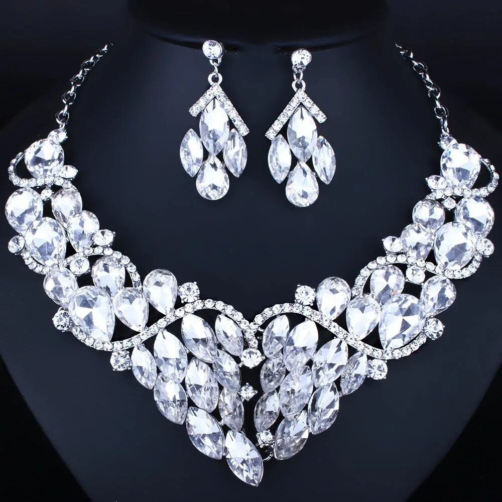 Ожерелье из горного хрусталя. Горный хрусталь ожерелье. Ожерелье хрусталь. Ожерелье из горного хрусталя. Ожерелье хрусталь.