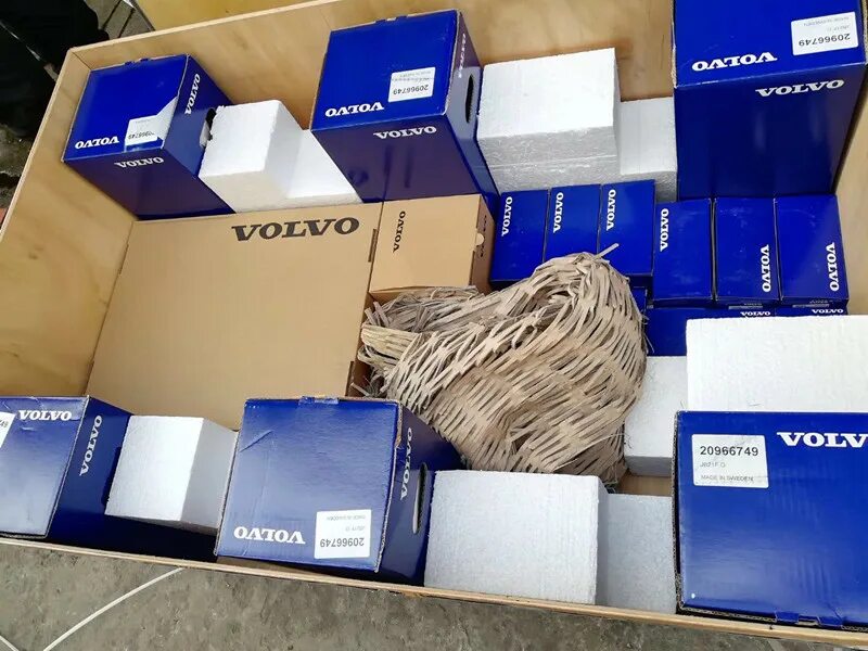 Оригинальные запчасти вольво. Запчасти вольво пента 20лс. Запчасти на вольво мст 110. Упаковка оригинальных запчасти вольво. Оригинальные запчасти вольво.