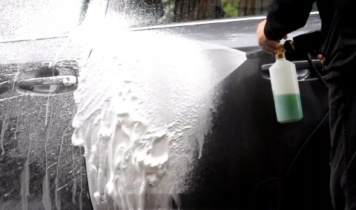 Пенная мойка пищевого оборудования. Фиолетовая пена для мойки авто. Пеногенератор grass pk-0111. Ручная мойка для автомобиля. Пена керхер для бесконтактной мойки.