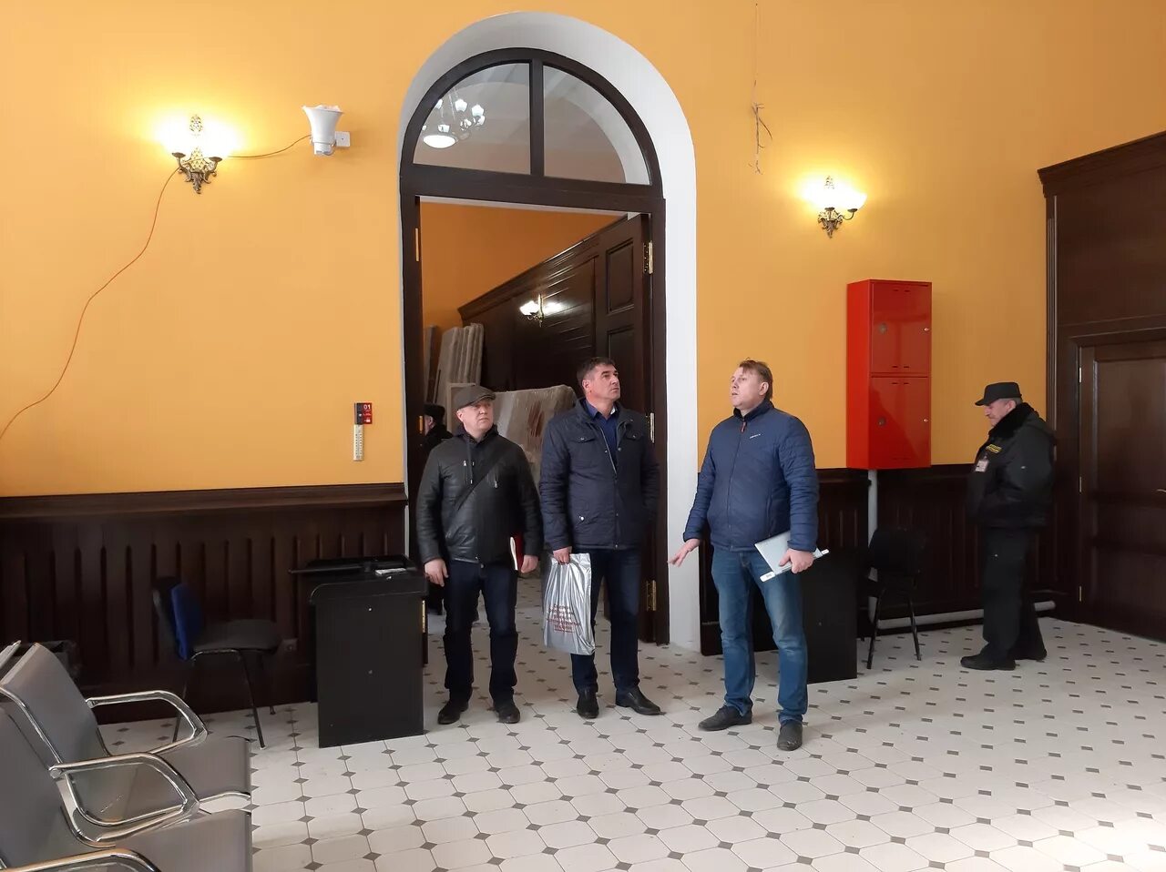 Подслушано в шарье обо всем. Новости в шарье. здания на вокзале в шарье. ньюс шарья. мэр шарьи.