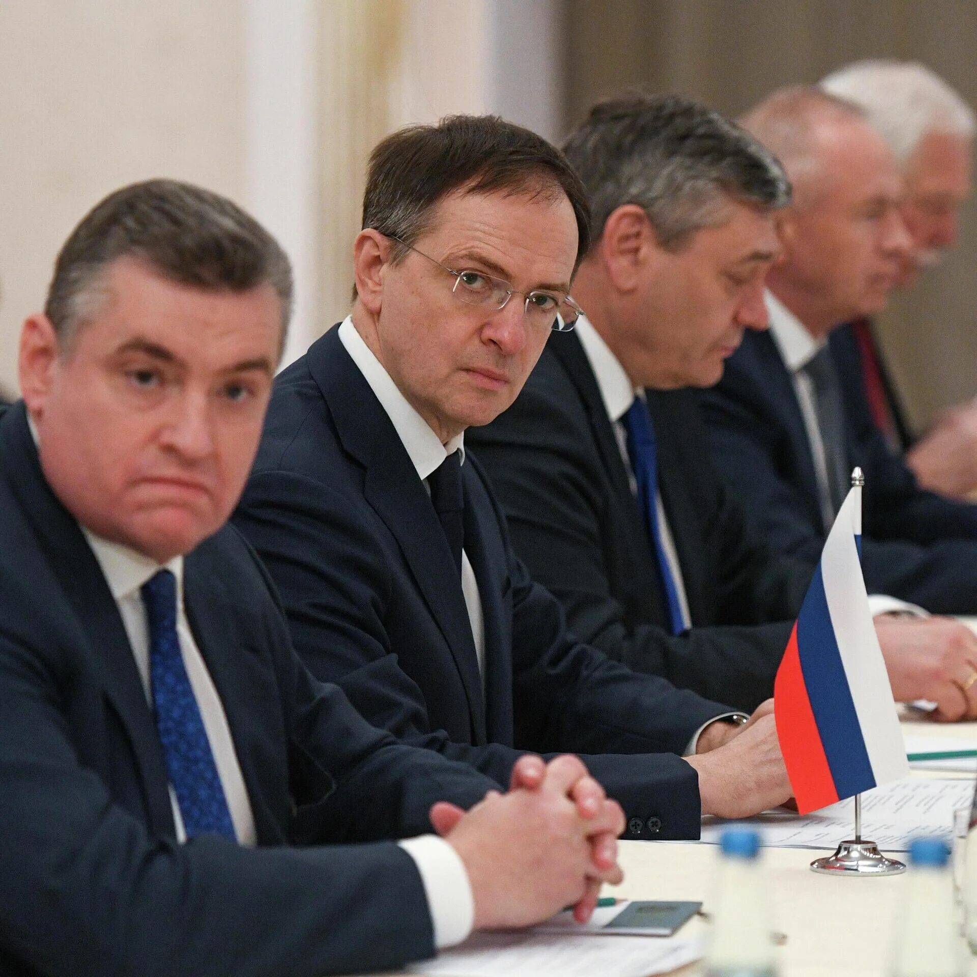 Русско украинские переговоры. Переговоры будут в ближайшее время. Переговоры будут в ближайшее время. Переговоры росси и уркианы. Переговоры будут в ближайшее время.