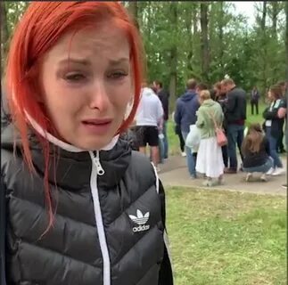 Девушку по кругу