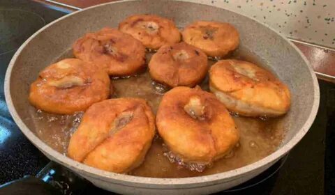 Мясо в тесте на сковороде