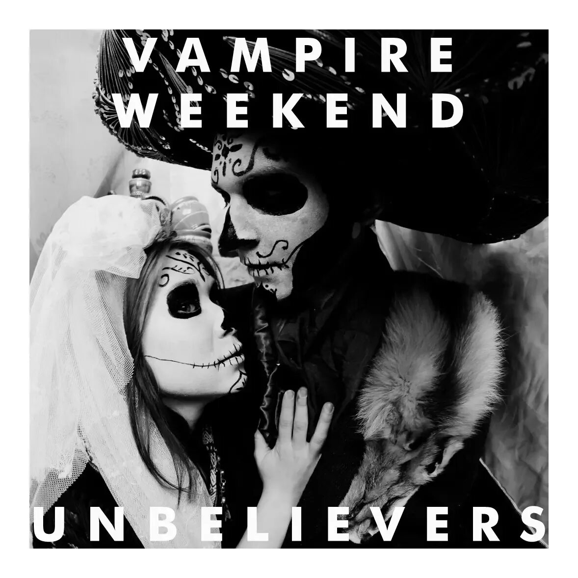 Группа Vampire weekend. Vampire weekend Vampire weekend обложка альбома. Vampire weekend Modern Vampires of the City обложка. Vampire weekend contra обложка альбома. Vampire weekend only god was above us