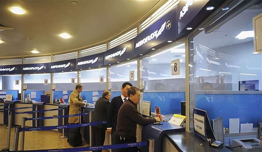 Касса аэрофлота в шереметьево терминал в. Авиакасса в аэропорту. Фото авиакасс в аэропорту фредерико шопена. Кассы аэропорта москва. Офис аэрофлота в шереметьево.