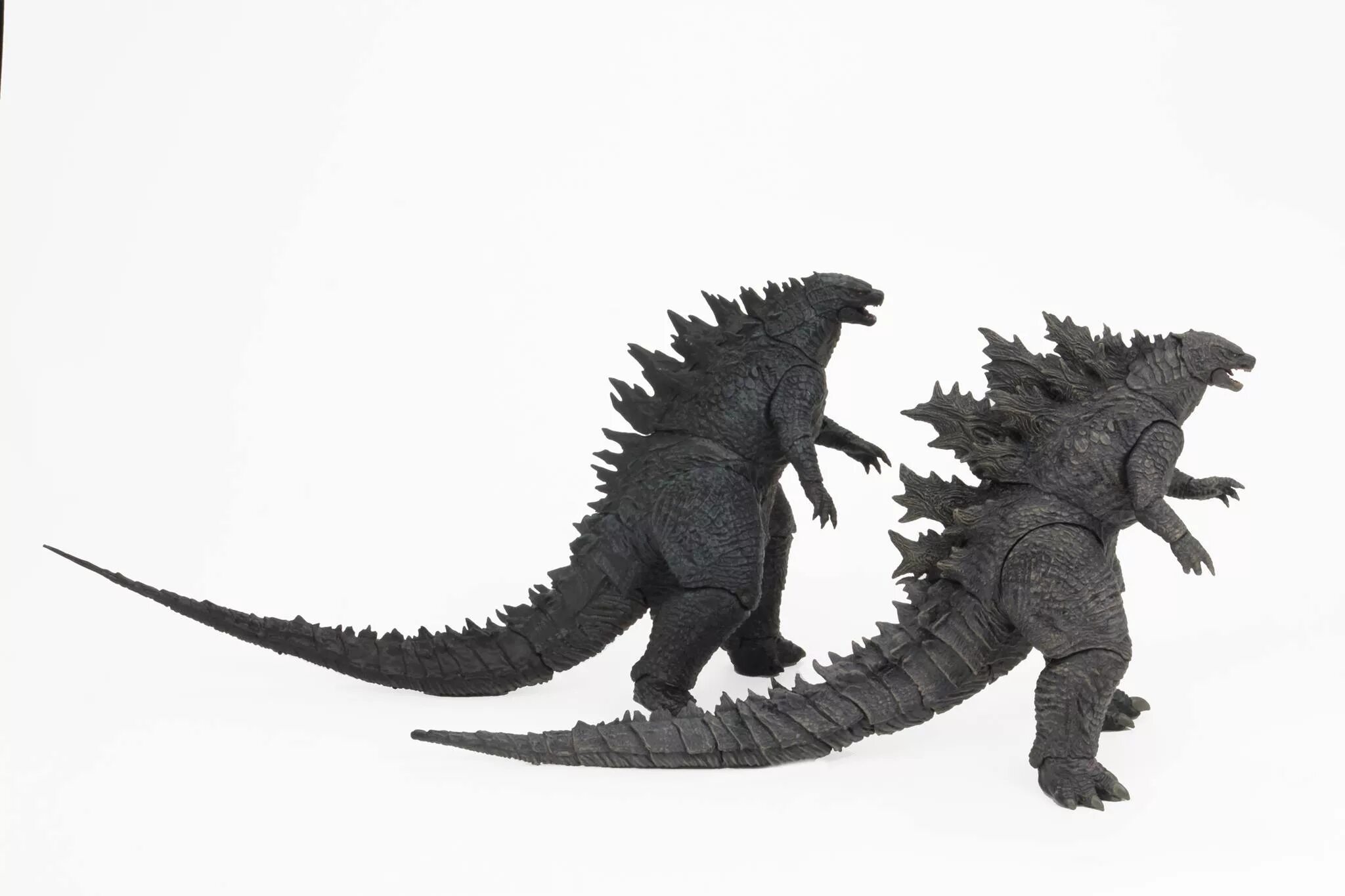 Годзилла 2019 NECA. Фигурка NECA Godzilla 2014 42804. Годзилла 2014 vs Годзилла 2019. Годзилла из пластилина