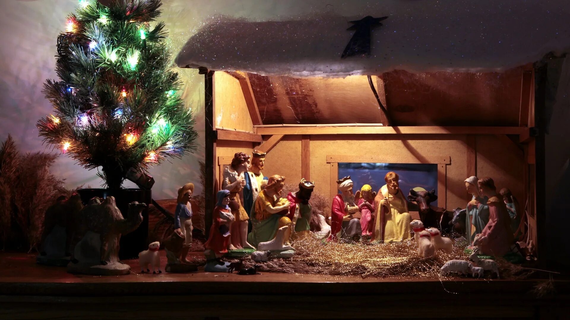 Рождество Христово. Рождество Христово елка. Рождественские легенды. Красивый вертеп в храме.