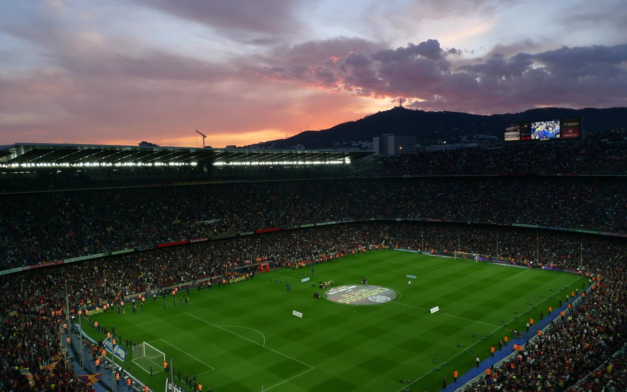 Стадион вечером. Camp nou. Берн Арена (футбольный стадион). Камп ноу стадион.