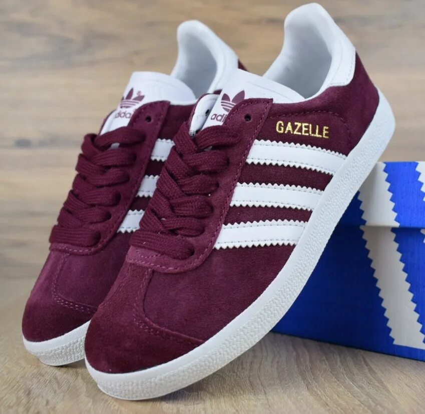 Adidas gazelle бордовые. Adidas gazelle бордовые. Adidas gazelle женские бордовые. Gazelle бордовые. Адидас кроссовки gazelle бордовые.