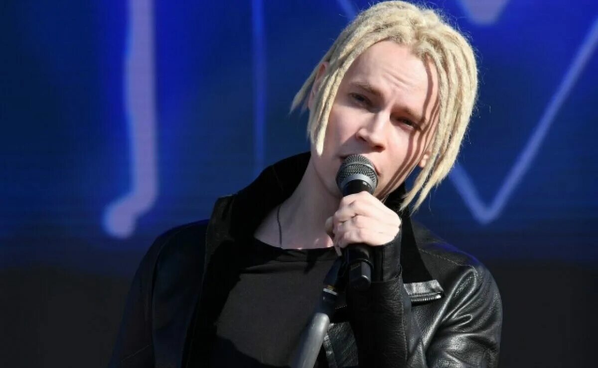 Shaman голос. Shaman ярослав дронов я русский. Shaman (певец). Шоу голос шаман я русский. Шаман певец дреды.