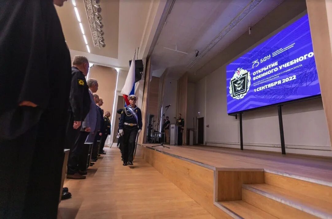 Ишанов бфу. Студенты бфу. Балтийский федеральный университет имени иммануила канта. Институт экономики управления и туризма бфу. Университет им канта калининград.