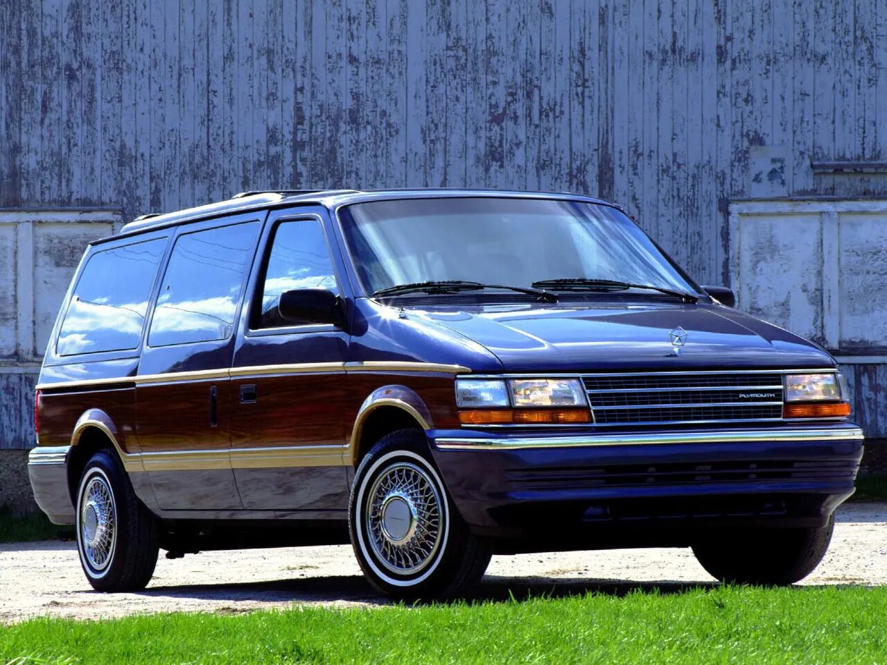 Плимут Вояджер 1995. Плимут Гранд Вояджер. Chrysler Plymouth Voyager. Plymouth Voyager 1995.