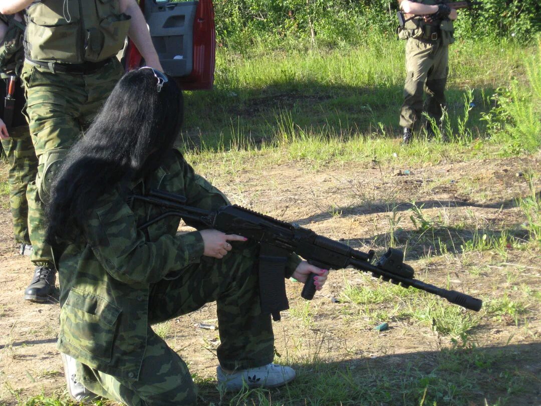 Сайга отдача. Отдача сайги. боец с сайгой. стрельба из сайги 12. девушка и вепрь.