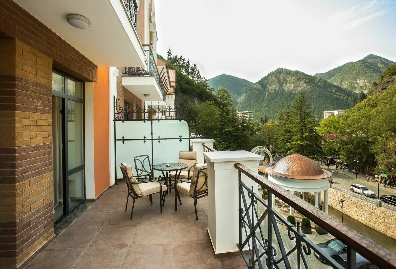 Ликани грузия санаторий. Crowne plaza - borjomi, an ihg hotel. Old borjomi ресторан. Borjomi palace 4*. Гостиница боржоми.