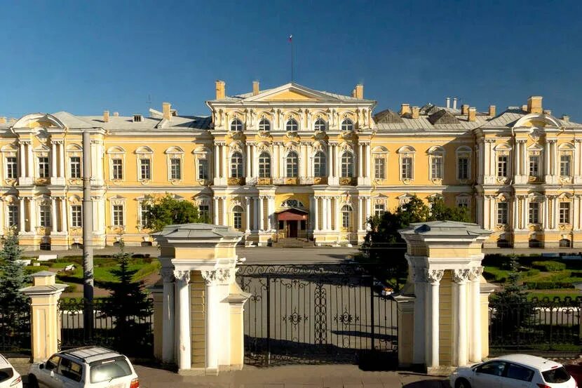 Дворцов строй