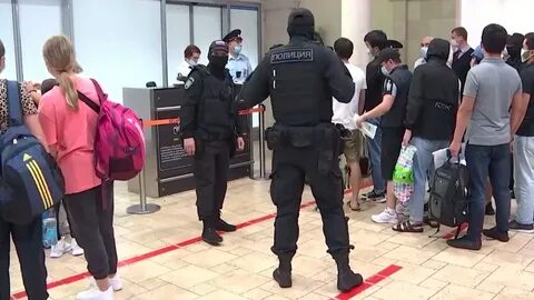 Депортировали иностранных граждан