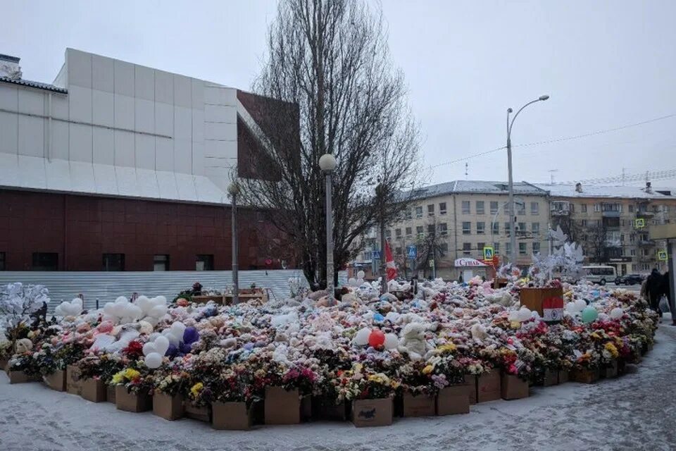 Зимняя вишня что сейчас на этом месте. Зимняя вишня Кемерово сейчас 2022. Зимняя вишня Кемерово сейчас. Зимняя вишня ТЦ 2022. Зимняя вишня Кемерово сейчас 2023.