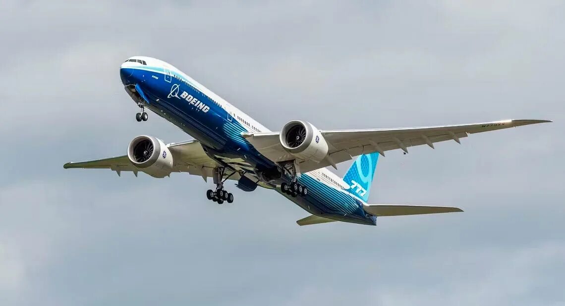 Самолет Боинг 777. Боинг 777x. Самолет Boeing 777x. B777x.