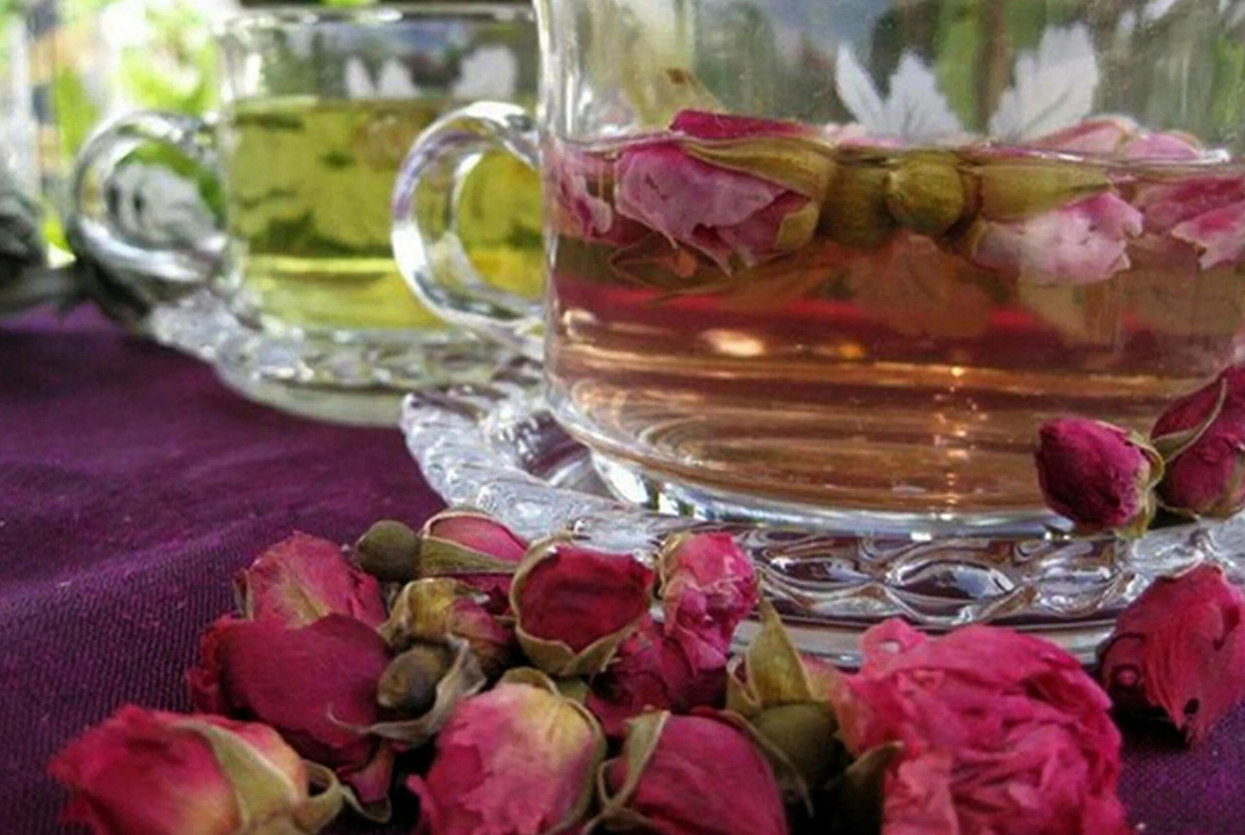 Изысканные чаи. Чай с розой. Цветочный чай. Розовый чай. Чай из лепестков роз.