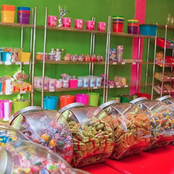 Витрина магазина сладостей. Ливанские сладости pate d'or. Минск улица максима богдановича, 134. Магазин редких сладостей ижевск. Сладости минск.