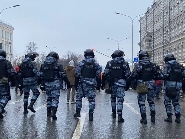 Что случилось а москве сегодня. ОМОН В центре Москвы сегодня. Москва центр города силовики. ОМОН В центре Москвы 13.10.2021. Новости Москва сейчас.